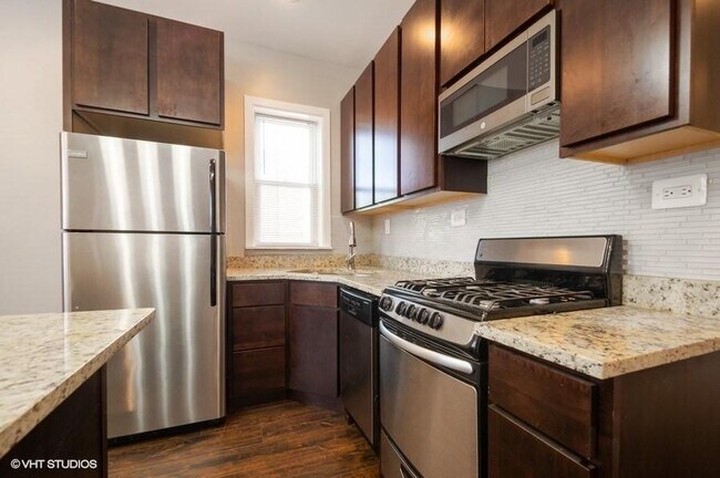 3943 W Addison St in Chicago, IL - Building Photo - Building Photo
