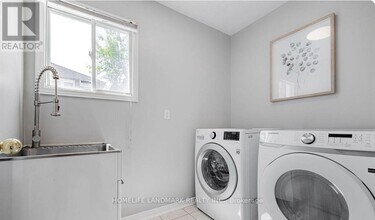 85 Nahanni Dr in Richmond Hill, ON - Building Photo - Building Photo
