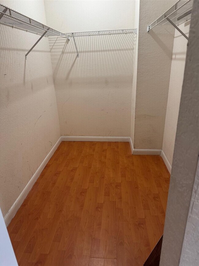 7556 NW 173rd St in Hialeah, FL - Building Photo - Building Photo