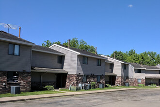 Brady Village in Davenport, IA - Building Photo - Building Photo