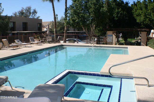 1601 W Sunnyside Dr in Phoenix, AZ - Building Photo - Building Photo