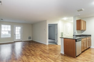 Cooper Lane Apartments, LLC in Bedford, NH - Building Photo