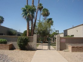 Orinoco Apartments in Phoenix, AZ - Foto de edificio - Building Photo