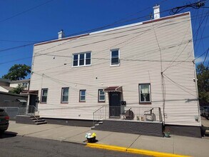 92 E 21st St in Bayonne, NJ - Building Photo - Building Photo