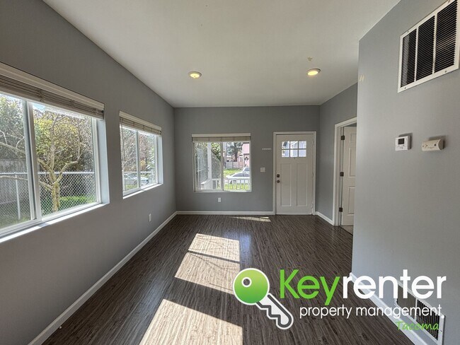 919 S Cushman Ave in Tacoma, WA - Building Photo - Building Photo