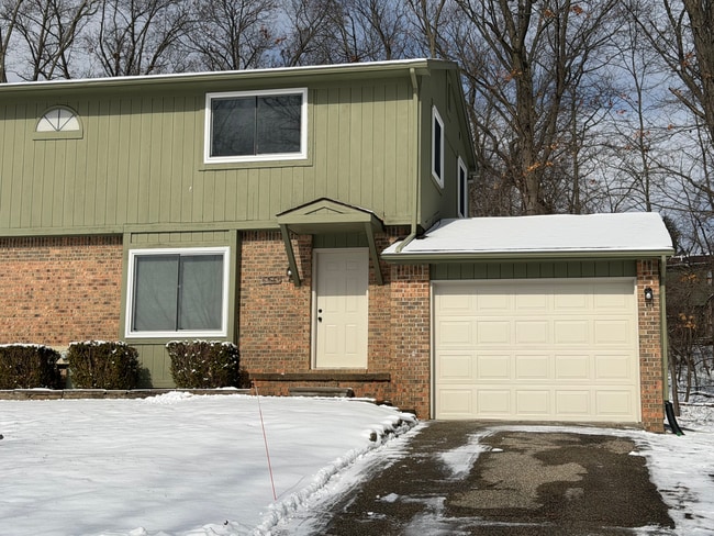 8060 Mountain Vw, Unit 8060 in White Lake, MI - Foto de edificio - Building Photo