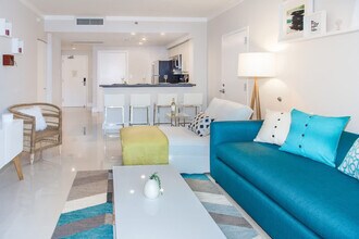 2889 McFarlane Rd in Miami, FL - Building Photo - Building Photo