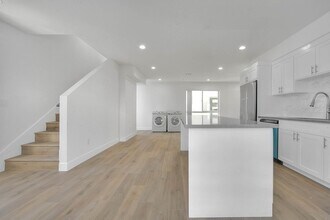 11730 Hamlin St in Los Angeles, CA - Building Photo - Building Photo