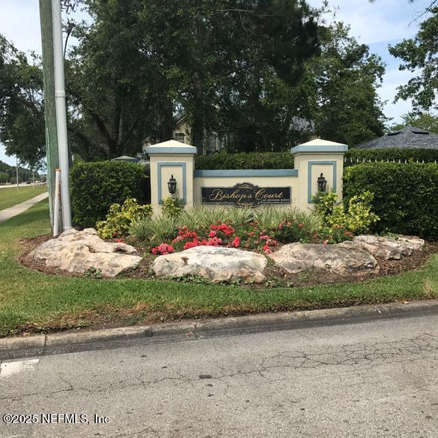 property at 13703 Richmond Park Dr N