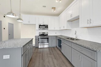 6822 Westover St in Houston, TX - Foto de edificio - Building Photo