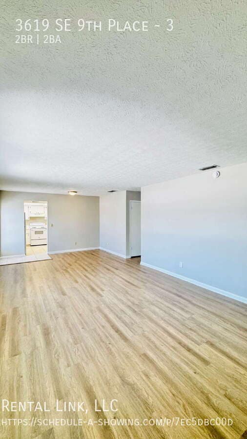 3619 SE 9th Pl, Unit 3