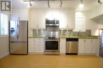 8 Lynndale Rd in Toronto, ON - Building Photo - Building Photo