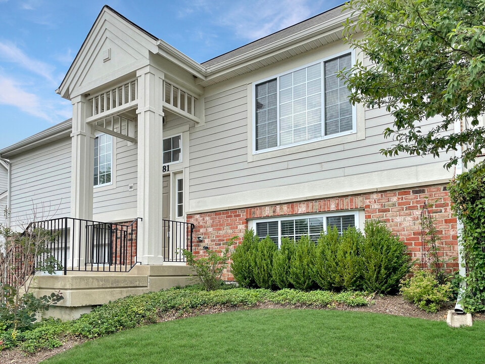 3381 Cameron Dr in Elgin, IL - Building Photo