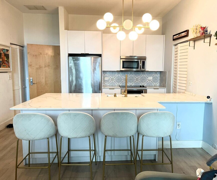 244 Biscayne Blvd, Unit 301 in Miami, FL - Foto de edificio