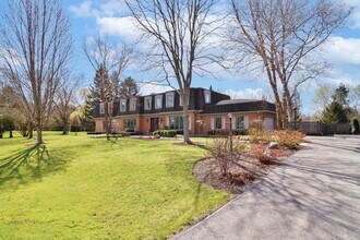 877 Fair Way in Libertyville, IL - Building Photo - Building Photo