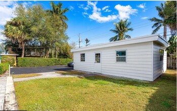 908 Prosperity Farms Rd in North Palm Beach, FL - Building Photo - Building Photo