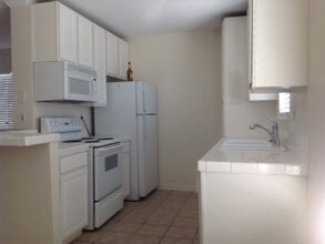 732 E Lexington Ave-Unit -UNIT 8 in El Cajon, CA - Foto de edificio - Building Photo
