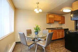 Heather Ridge Apartments in Lynnwood, WA - Building Photo - Interior Photo