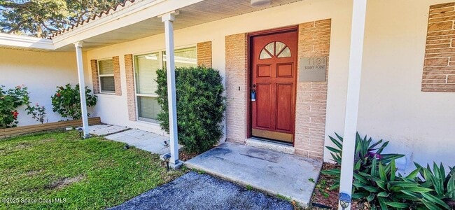 1181 Sunny Point Dr in Melbourne, FL - Foto de edificio - Building Photo