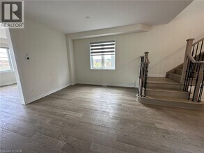 3 Bee Cres in Brantford, ON - Building Photo - Building Photo