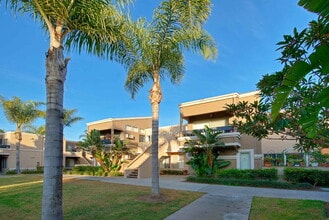 Villa Siena in Costa Mesa, CA - Foto de edificio - Building Photo