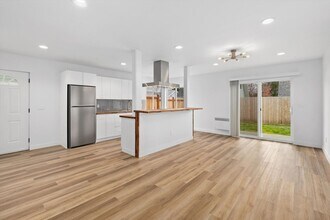 11235 37th Ave SW in Seattle, WA - Building Photo - Building Photo