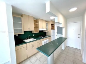 1100 NE 11th St in Miami Beach, FL - Building Photo - Building Photo