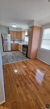 Two Bedroom Bayside Apartment in Queens, NY - Foto de edificio - Building Photo