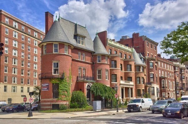 495 Commonwealth Ave in Boston, MA - Building Photo - Building Photo