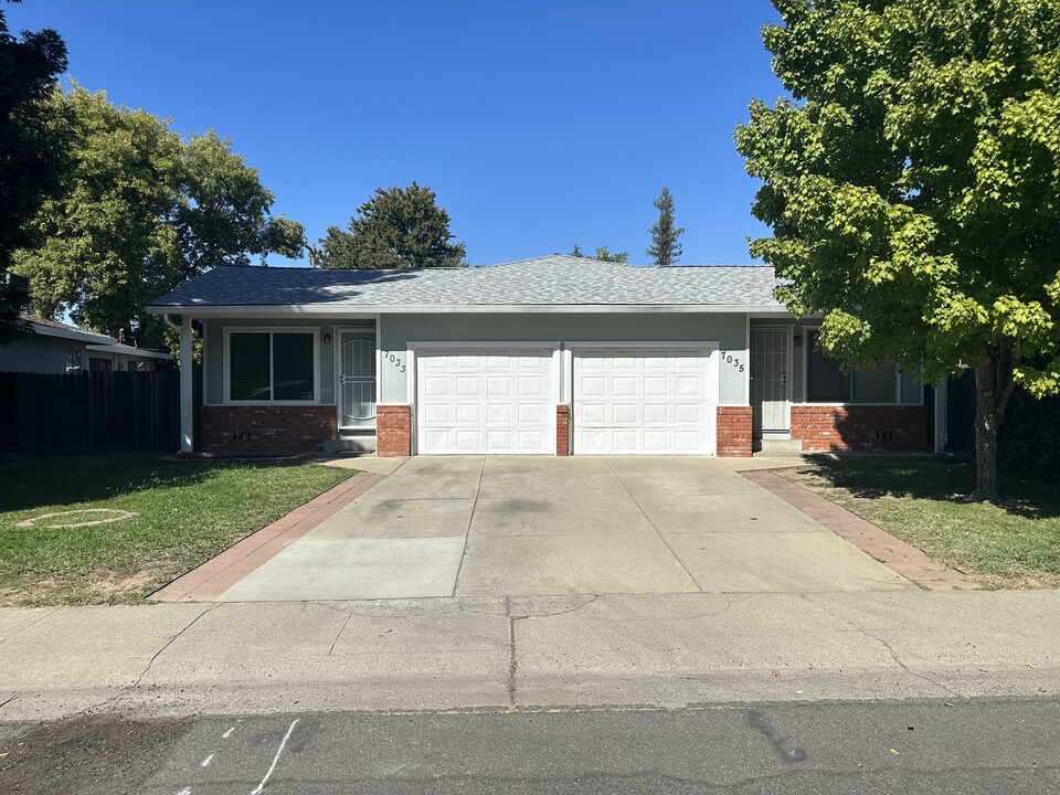 7033 Zeeland Dr in Citrus Heights, CA - Building Photo