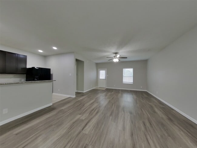 210 Pequin Rd in Crosby, TX - Building Photo - Building Photo