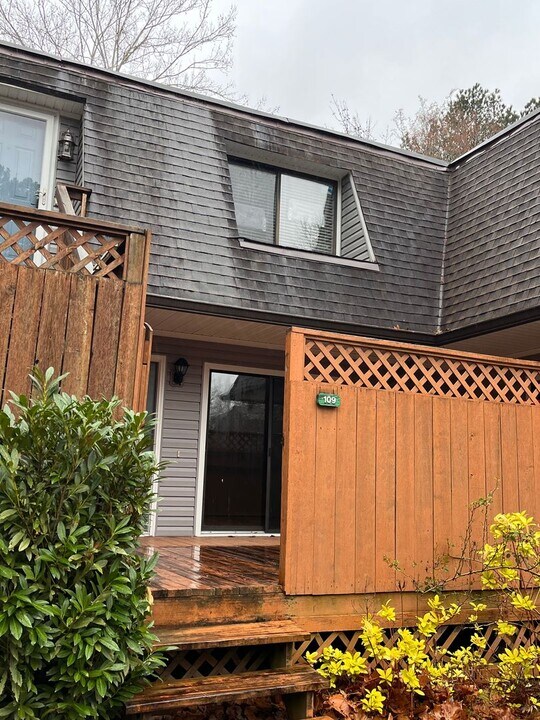 109 Brookberry Cir in Chapel Hill, NC - Building Photo