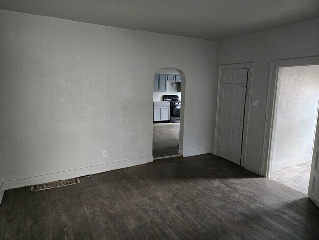 635 E Division St in Syracuse, NY - Building Photo - Building Photo