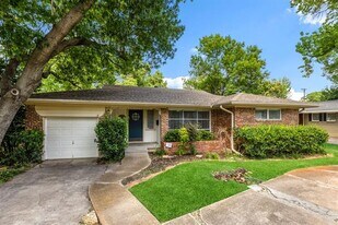 704 Downing Dr in Richardson, TX - Building Photo