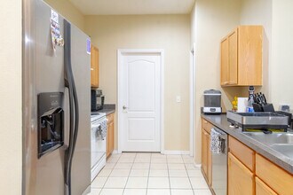 9079 Iron Oak Ave in Tampa, FL - Building Photo - Building Photo