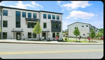 36 Peeples Dr in Lawrenceville, GA - Building Photo