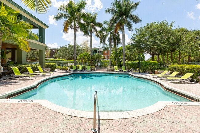 Club Mira Lago Apartments