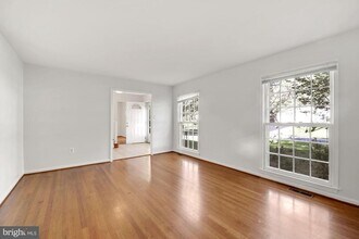 8208 Gainsborough Ct W in Potomac, MD - Building Photo - Building Photo