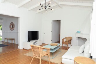 460 NE 76th St in Miami, FL - Building Photo - Building Photo