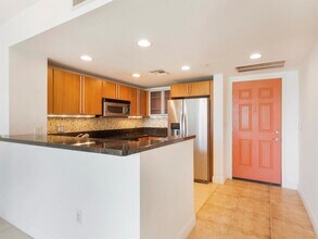 610 Clematis St, Unit 326 in West Palm Beach, FL - Building Photo - Building Photo