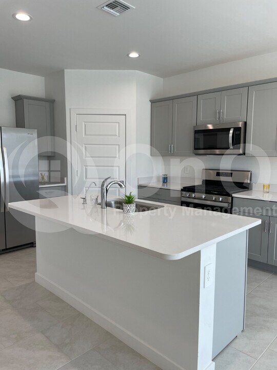 12431 W Mieko Ln in Marana, AZ - Building Photo