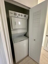 241 E 6th St in Hialeah, FL - Building Photo - Building Photo