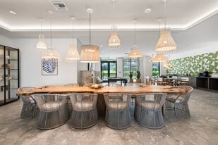 Paseo Del Rio in Miami, FL - Building Photo