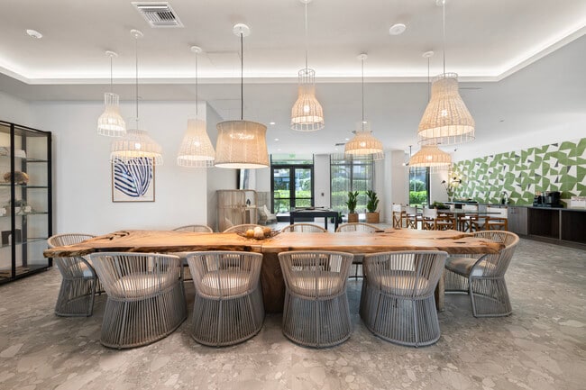 Paseo Del Rio in Miami, FL - Foto de edificio - Interior Photo