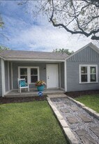 106 N Merrimac St in Weatherford, TX - Building Photo