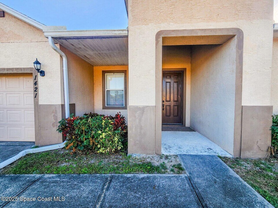 1421 Halstead Ave NW in Palm Bay, FL - Building Photo