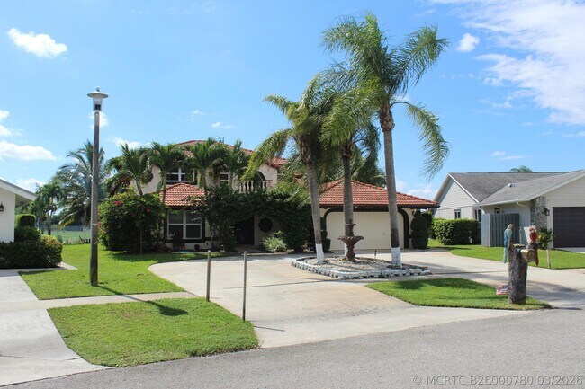 property at 13847 Geranium Pl