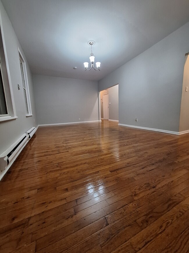 98 Main St, Unit Apt 2R