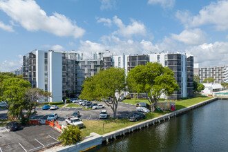 Ensenada Building I in Aventura, FL - Building Photo - Building Photo