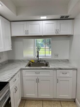 115 Royal Park Dr, Unit 1f in Oakland Park, FL - Building Photo - Building Photo